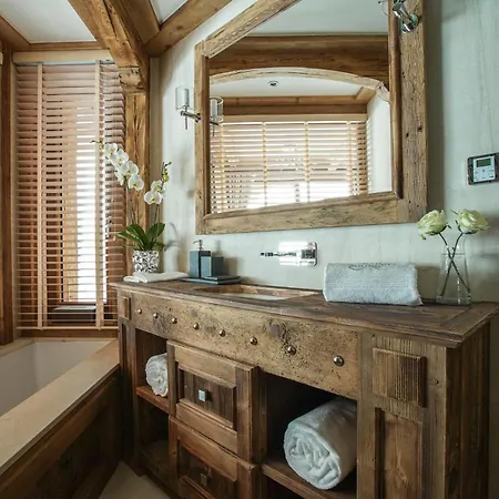 Summit Escape Chalet In Шале